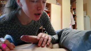 Konvint żgħar iebsa minn petite-sbuħija tal-wiċċ fil-ħalq