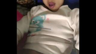 Niara نورد چشمان خود را