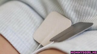 Stepmom e saj tighty vajzë të kënaqur njëri-tjetrin