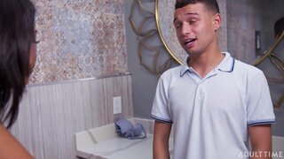 Վիեննա Բլեք Застукала Իր Ընկերոջ Дрочащим Իր Маминым Лифчиком!